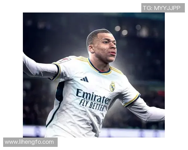 足球偶像球星的辉煌历程与传奇故事：从草根到巅峰的奋斗与荣耀